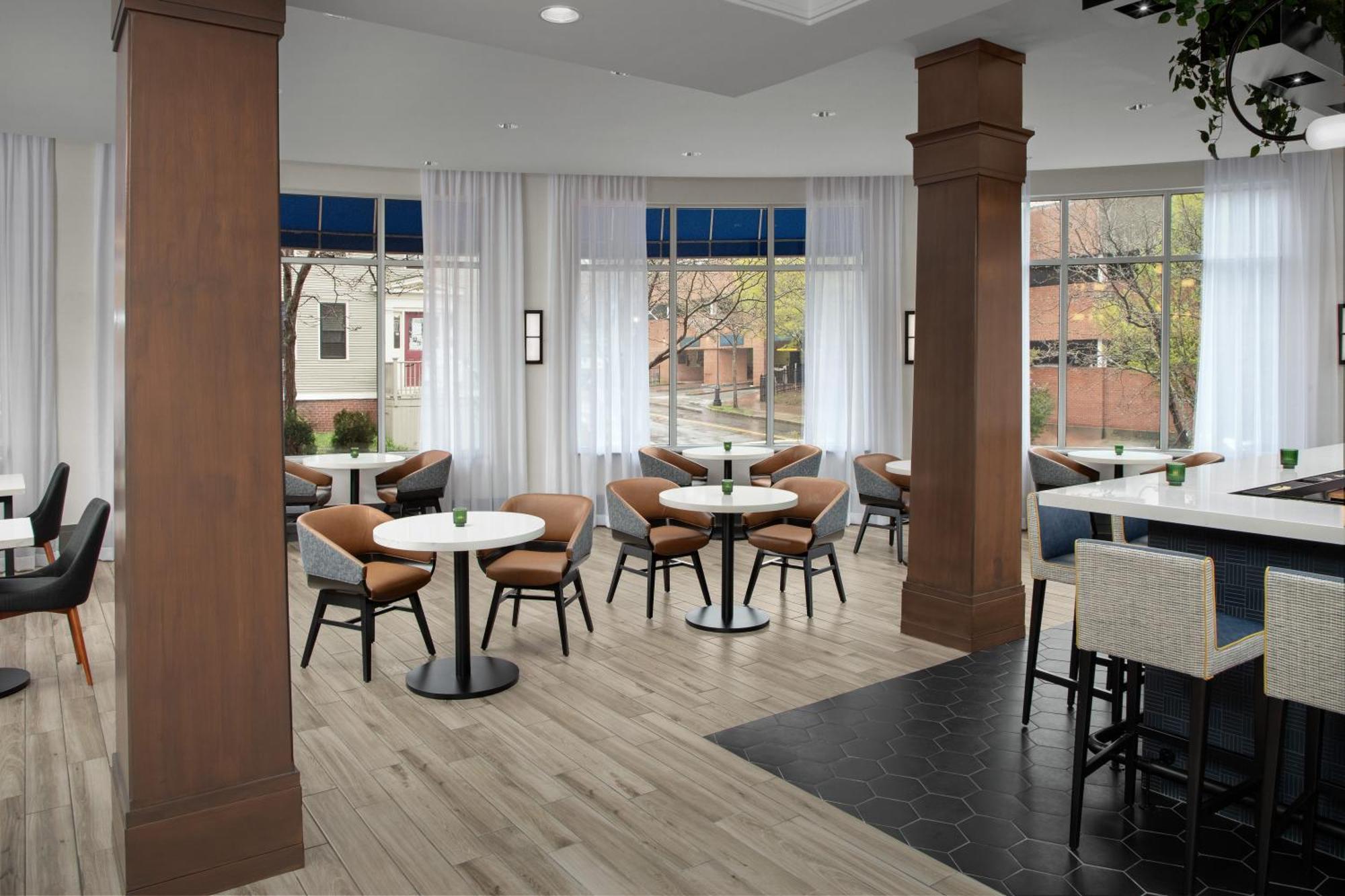 Hilton Garden Inn Portsmouth Downtown Exterior photo