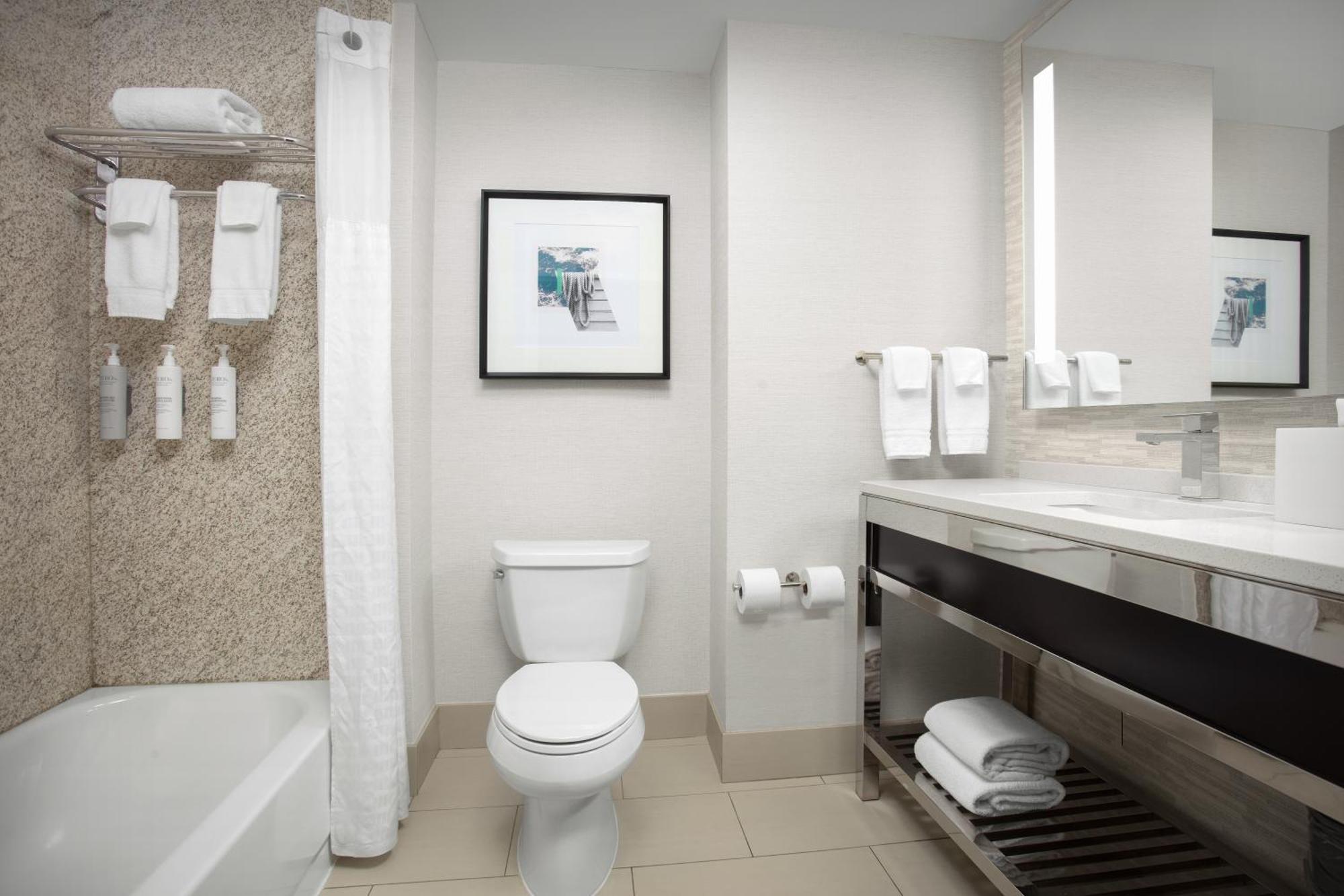 Hilton Garden Inn Portsmouth Downtown Room photo
