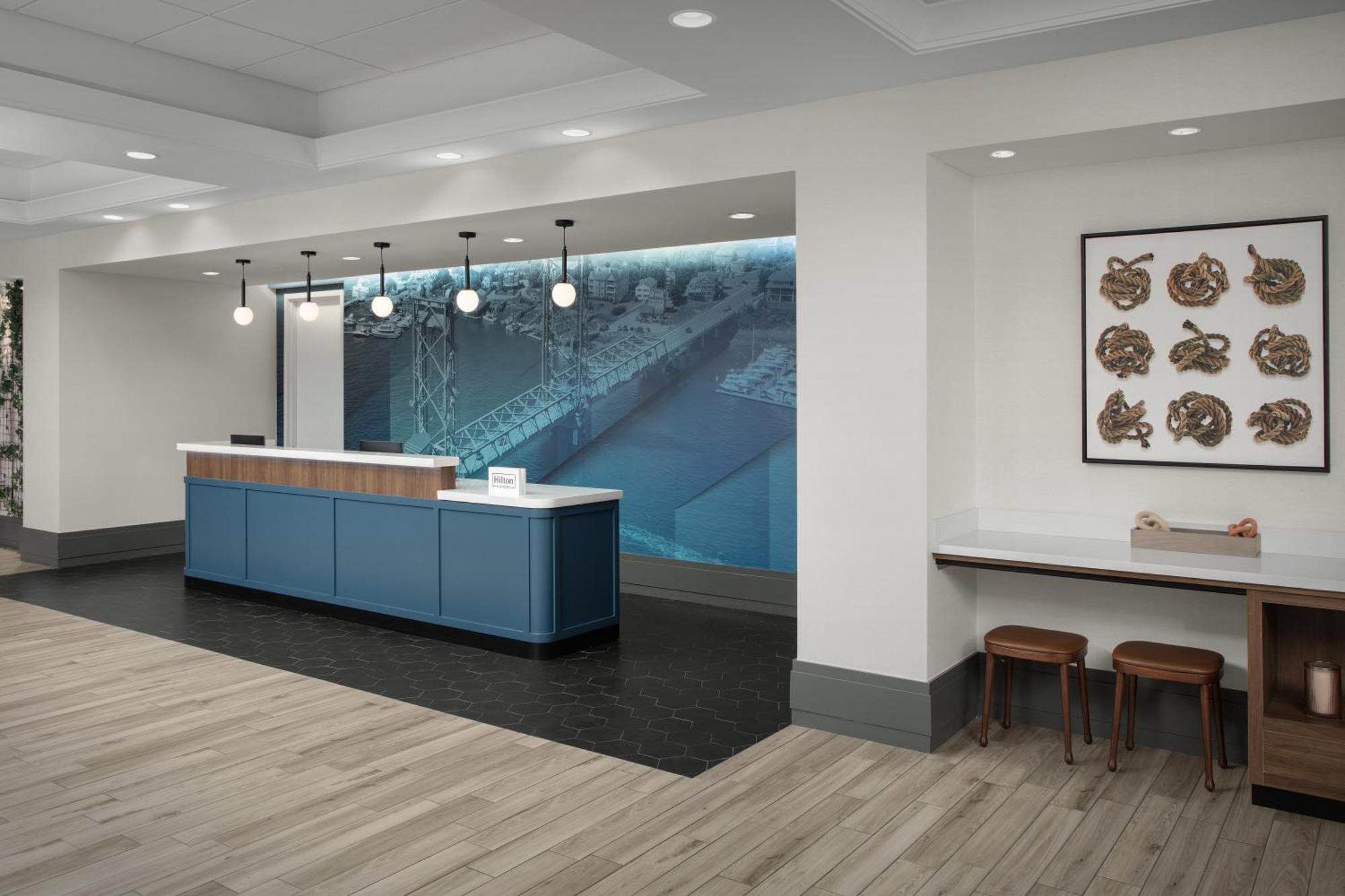 Hilton Garden Inn Portsmouth Downtown Exterior photo